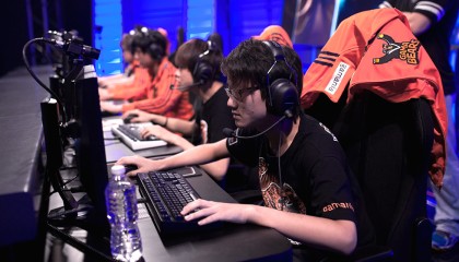 S15决赛宣传片发布：JackeyLove与Faker的新旧时代对决。